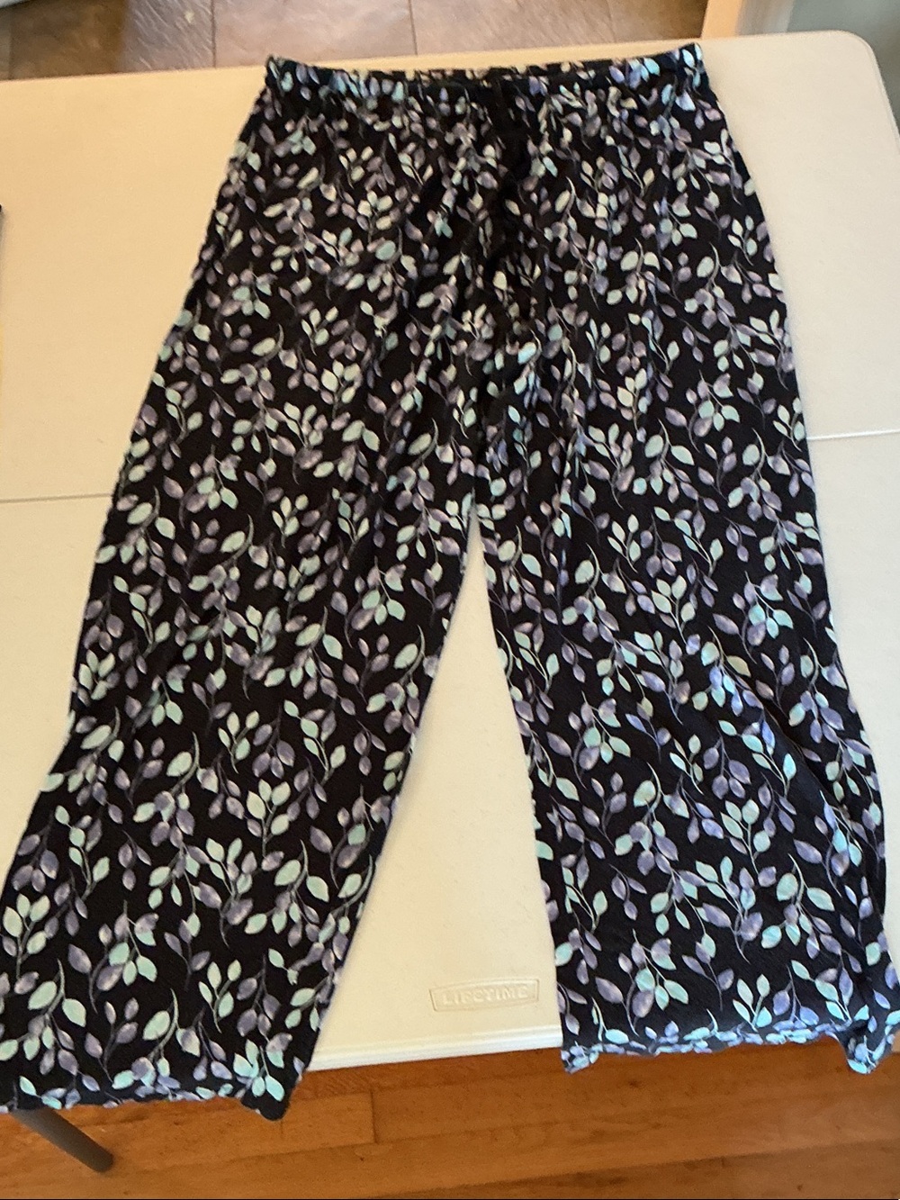 Women's Black Leaf-Print Wide Leg Pants
